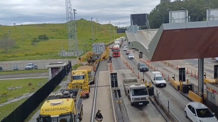 Carga de 614 toneladas é escoltada pela Dutra e pode causar lentidão entre Jacareí e Pinda