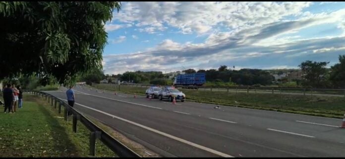 Mulher morre após ser atropelada na Rodovia Zeferino Vaz*