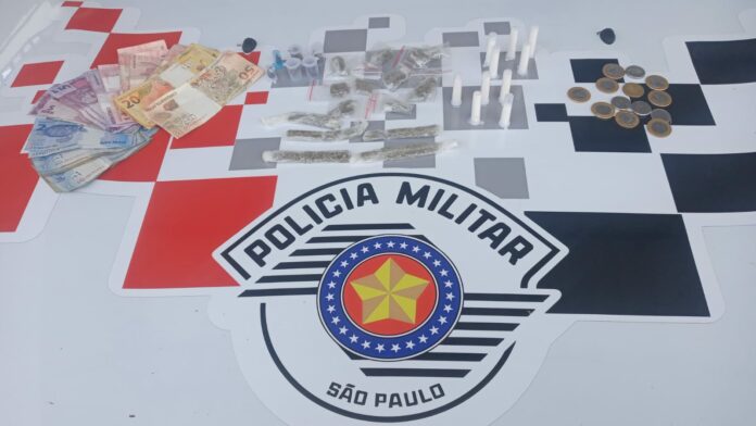 PM prende mulher por tráfico de drogas em São José PM prende mulher por tráfico de drogas em São José