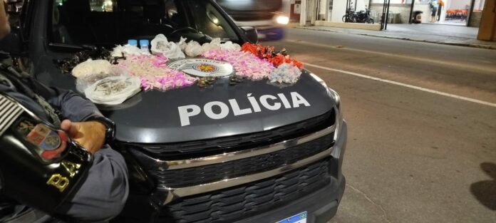 Homem é preso com grande quantidade de drogas em Guaratinguetá Homem é preso com grande quantidade de drogas em Guaratinguetá