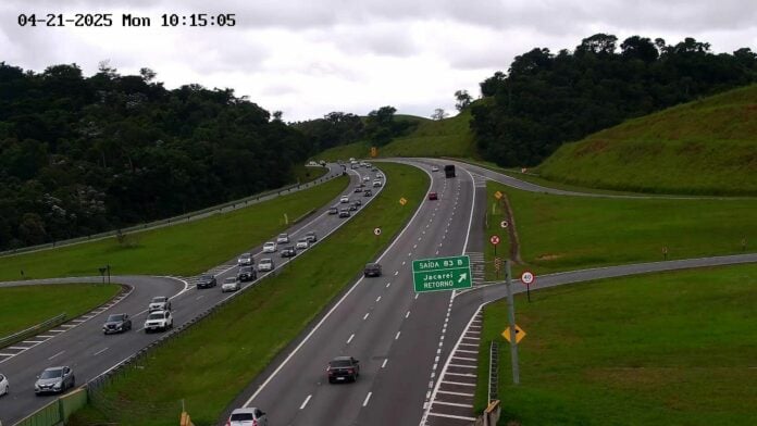 Acidente deixa uma mulher morta e seis feridos na Carvalho Pinto, em Taubaté Acidente deixa uma mulher morta e seis feridos na Carvalho Pinto, em Taubaté