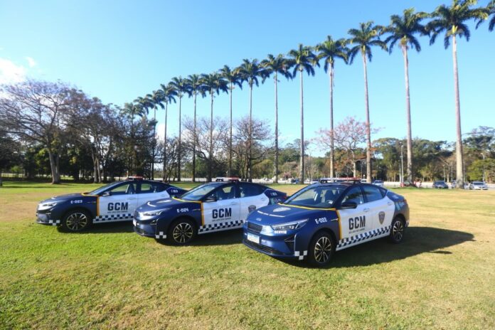 GCM localiza criança autista que havia se perdido dos pais em São José dos Campos GCM localiza criança autista que havia se perdido dos pais em São José dos Campos