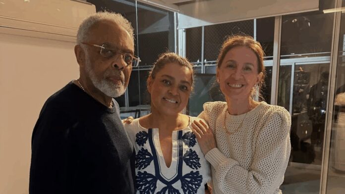 Preta Gil recebe alta de hospital em São Paulo