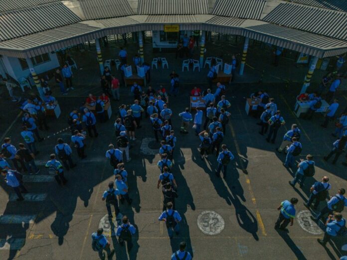 Trabalhadores da GM aprovam novo plano de demissão voluntária na fábrica de São José dos Campos