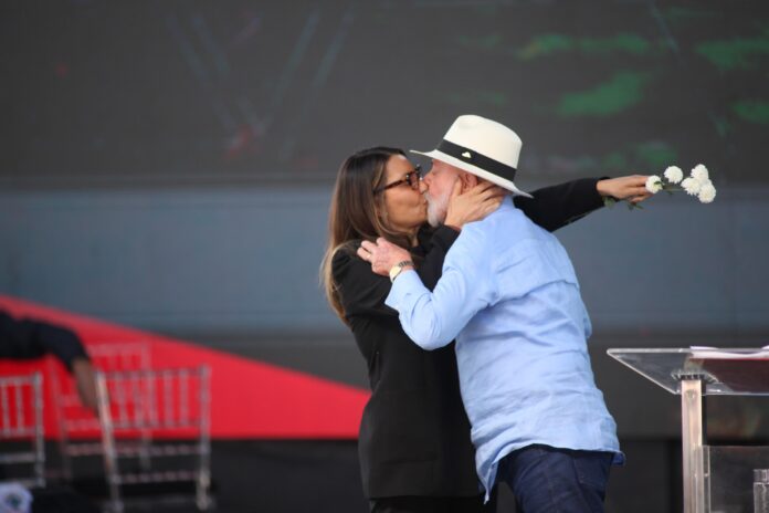 Lula durante encontro de celebração dos avanços do Novo Acordo do Rio Doce (MG) O presidente Luiz Inácio Lula da Silva (PT) durante encontro de celebração dos avanços do Novo Acordo do Rio Doce, homologado no ano passado, na cidade de Mariana, região central de Minas Gerais, nesta quinta-feira (12) | Alex de Jesus/O Tempo/Folhapress)