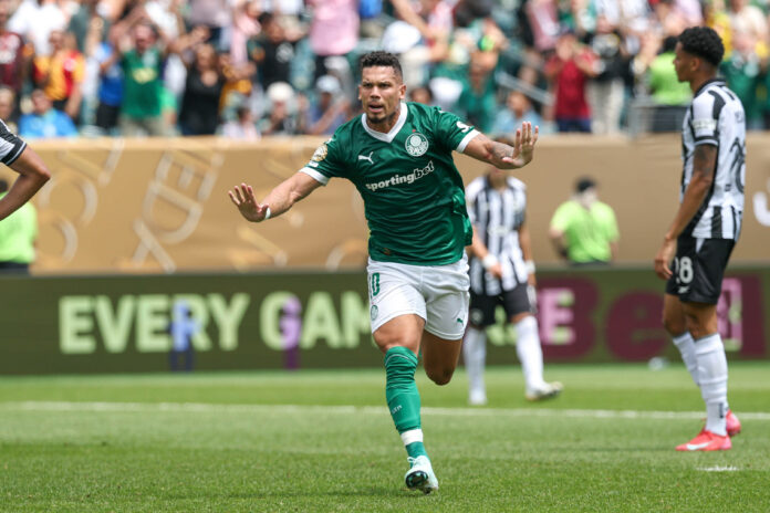 Partida entre Palmeiras e Botafogo no Mundial de Clubes da fifa Paulinho do Palmeiras comemora gol durante partida contra o Botafogo válido pelas oitavas de finais da Copa do Mundo de Clubes | William Volcov/Brazil Photo Press/Folhapress