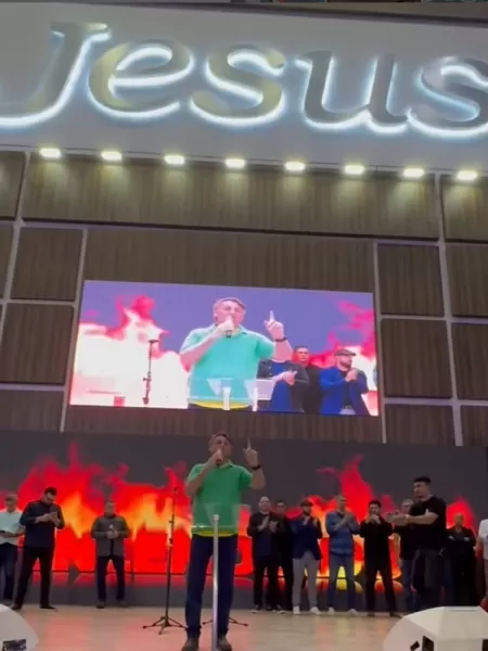 Bolsonaro discursa em igreja evangélica durante viagem a Goiás | Reprodução Instagram