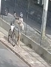 Mulher tem celular roubado por ciclistas no Aquarius, em São José dos Campos Mulher tem celular roubado por ciclistas no Aquarius, em São José dos Campos