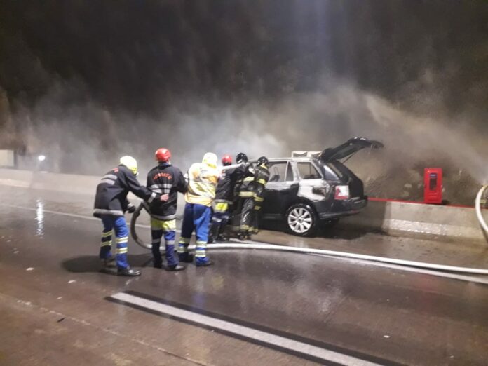 Incêndio em veículo no túnel da serra da Tamoios mobiliza bombeiros em Caraguatatuba Incêndio em veículo no túnel da serra da Tamoios mobiliza bombeiros em Caraguatatuba