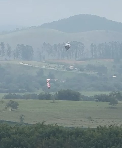 VÍDEO: Balão cai em área de mata no Urbanova, em São José VÍDEO: Balão cai em área de mata no Urbanova, em São José