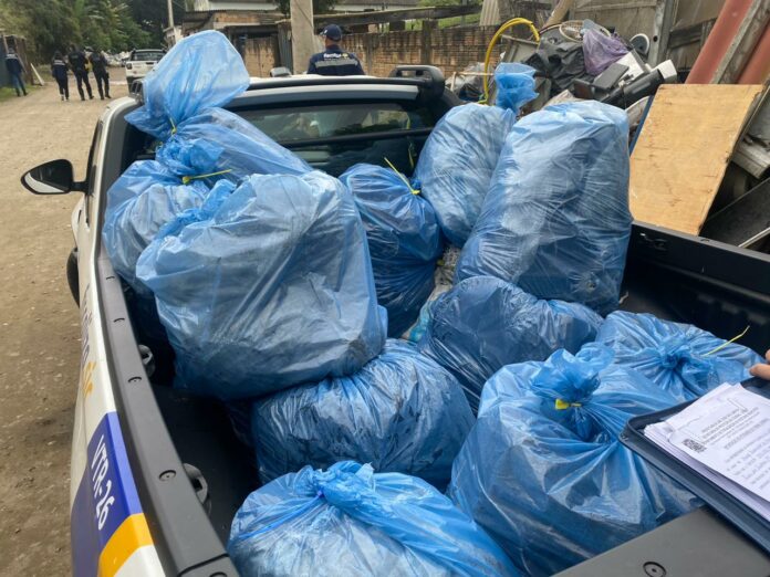 Polícia apreende mais de 500 kg de cobre e autua homem por receptação no Banhado, em São José