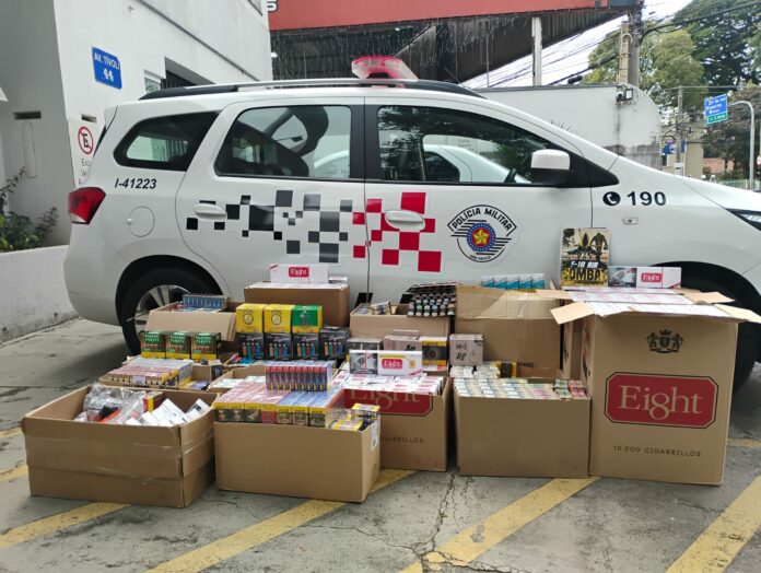 Homem é preso com cerca de 8 mil cigarros contrabandeados em Jacareí Homem é preso com cerca de 8 mil cigarros contrabandeados em Jacareí