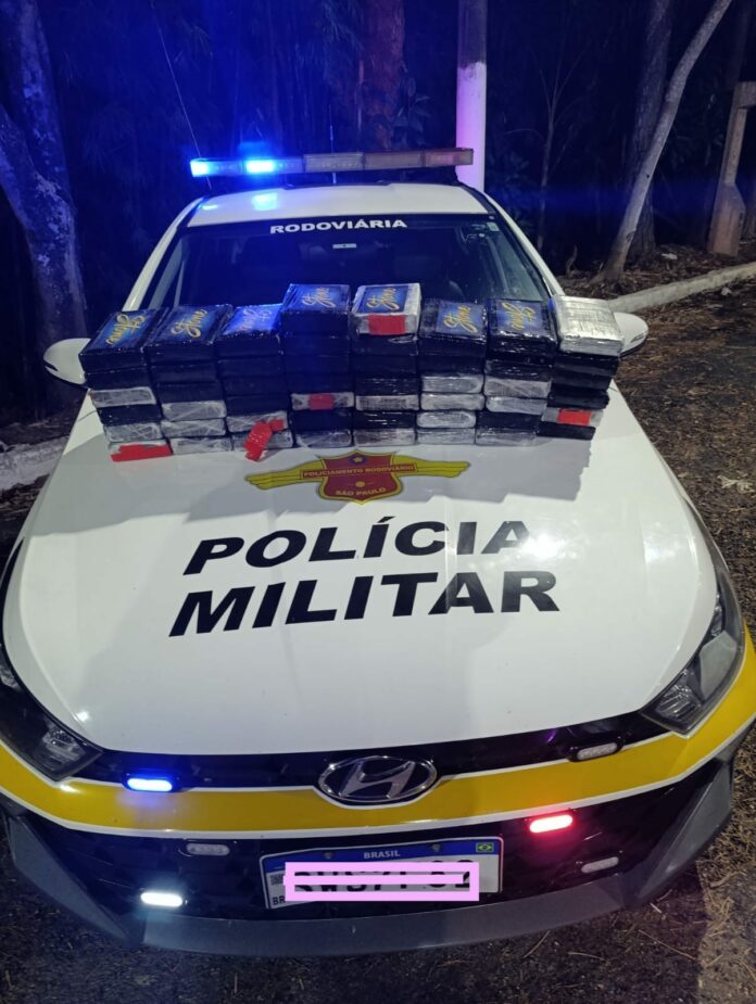 Homem é preso em flagrante com mais de 50 kg de cocaína em Guaratinguetá Homem é preso em flagrante com mais de 50 kg de cocaína em Guaratinguetá