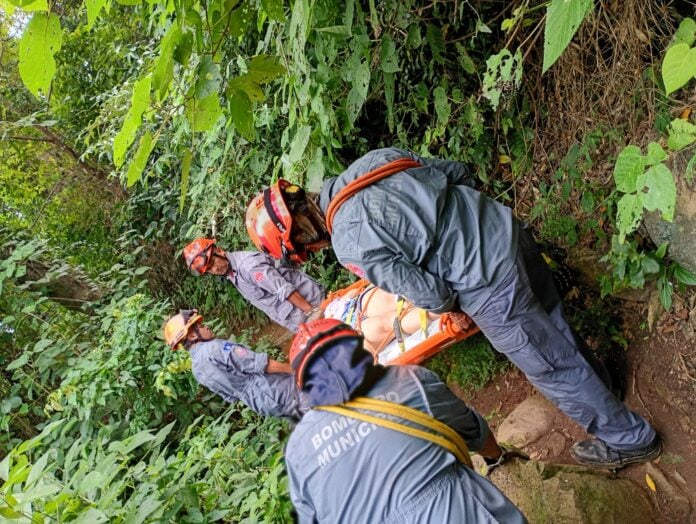Mulher fica ferida após queda em trilha da Cachoeira do Paquetá, em Ilhabela