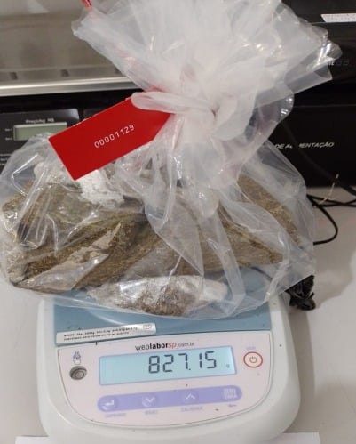 Homem é preso por tráfico de drogas em Jacareí; menor é investigado Homem é preso por tráfico de drogas em Jacareí; menor é investigado