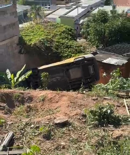 PF investiga roubo de carro dos Correios em São José