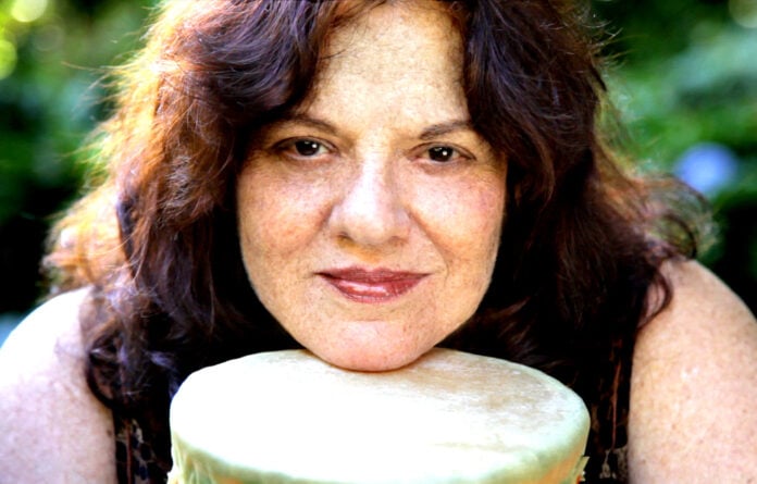 Conheça Luhli, compositora de sucessos dos Secos & Molhados