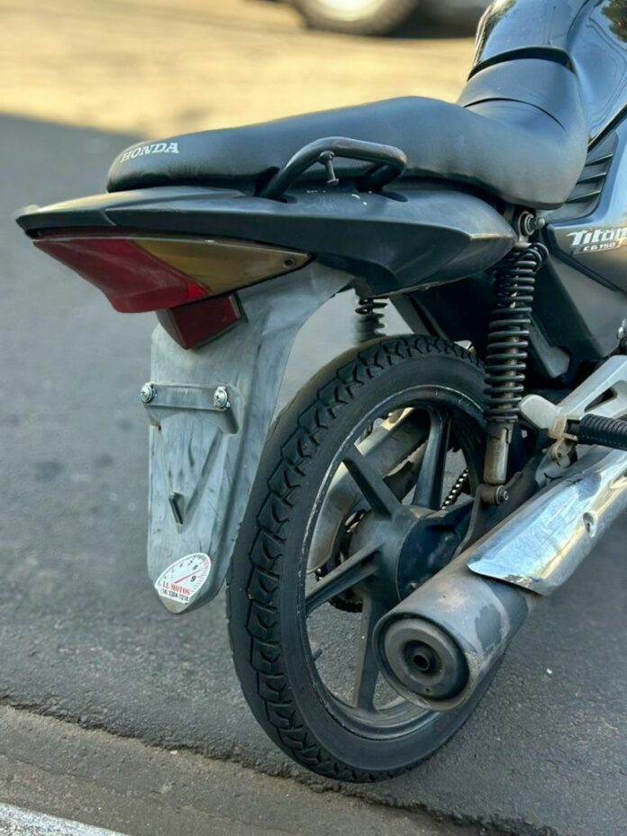 gcm-de-aracatuba-aborda-motociclista-com-cnh-cassada-e-veiculo-irregular Foto: Divulgação