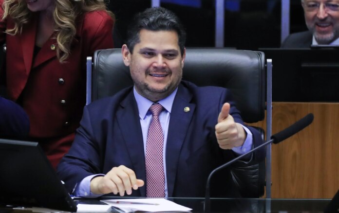 “O Congresso Nacional não tem comprometimento com os interesses do Brasil”, avalia cientista político