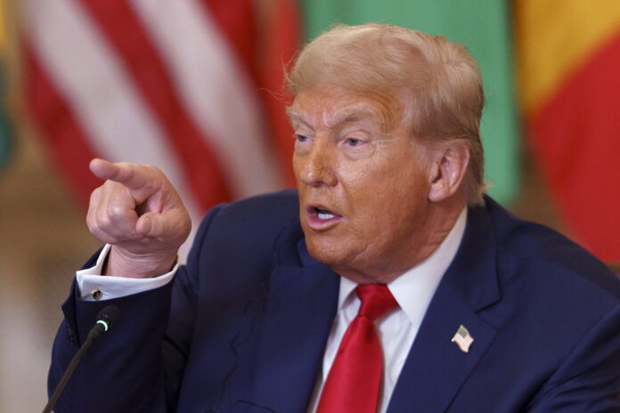 O presidente dos EUA, Donald Trump, durante reunião com líderes africanos na Casa Branca | EFE/EPA/WILL OLIVER O presidente dos EUA, Donald Trump, durante reunião com líderes africanos na Casa Branca | EFE/EPA/WILL OLIVER