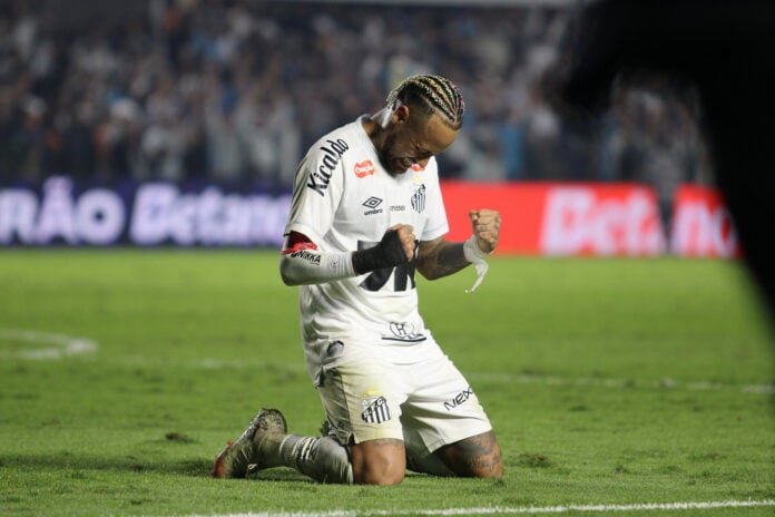 Neymar Jr comemora gol, durante a partida entre Santos x Flamengo | Foto: Miguel Moura/Onzex Press e Imagens/Folhapress