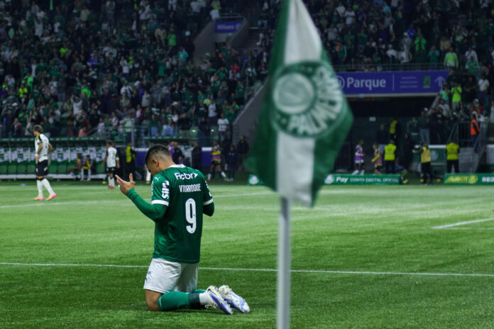 Vitor Roque comemora gol durante partida entre Palmeiras e Atlético-MG | Foto: Yuri Murakami /Fotoarena/Folhapress
