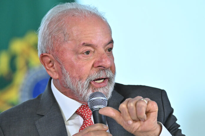 O presidente Lula discursa durante evento nesta no Palácio do Planalto, em Brasília | EFE/André Borges