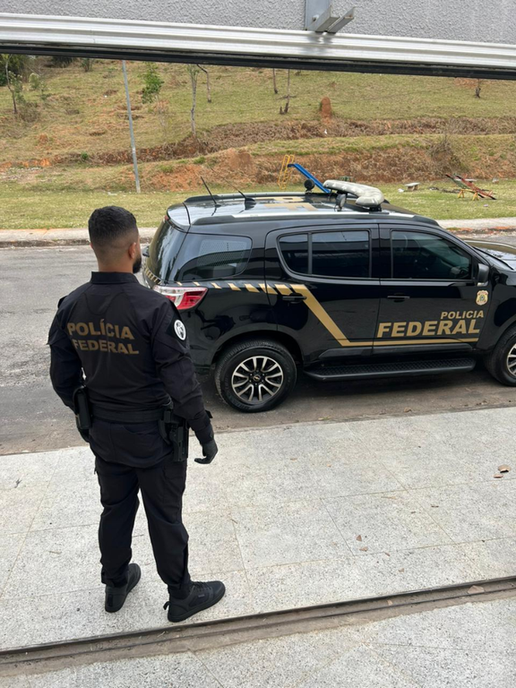 Ex-servidor da Caixa é alvo de operação da PF por suspeita de desvio de dinheiro em Guaratinguetá Ex-servidor da Caixa é alvo de operação da PF por suspeita de desvio de dinheiro em Guaratinguetá