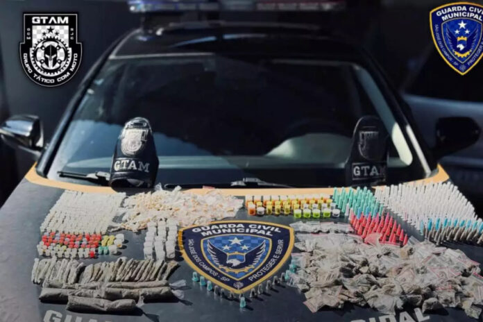 GCM apreende drogas abandonadas por suspeito em São José