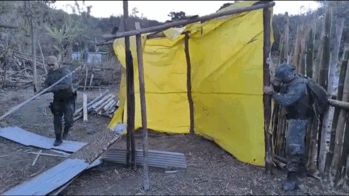 Construções irregulares são demolidas em Caraguatatuba