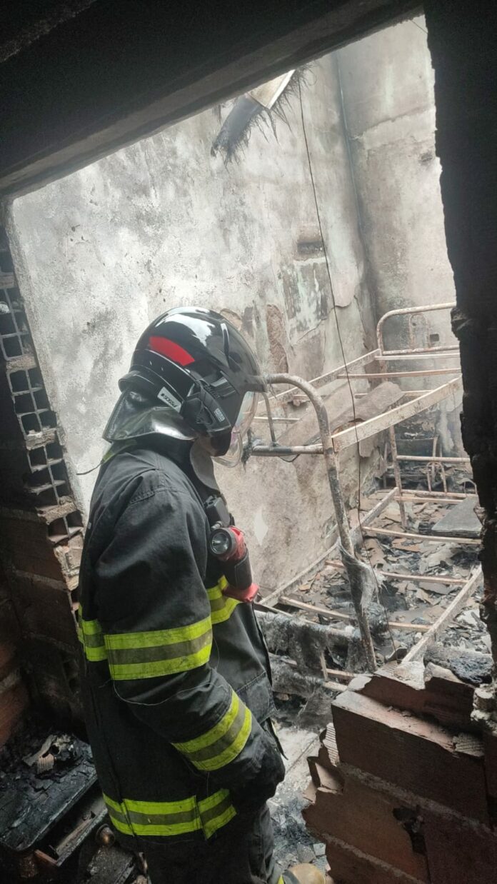 Homem morre carbonizado durante incêndio em Caraguatatuba