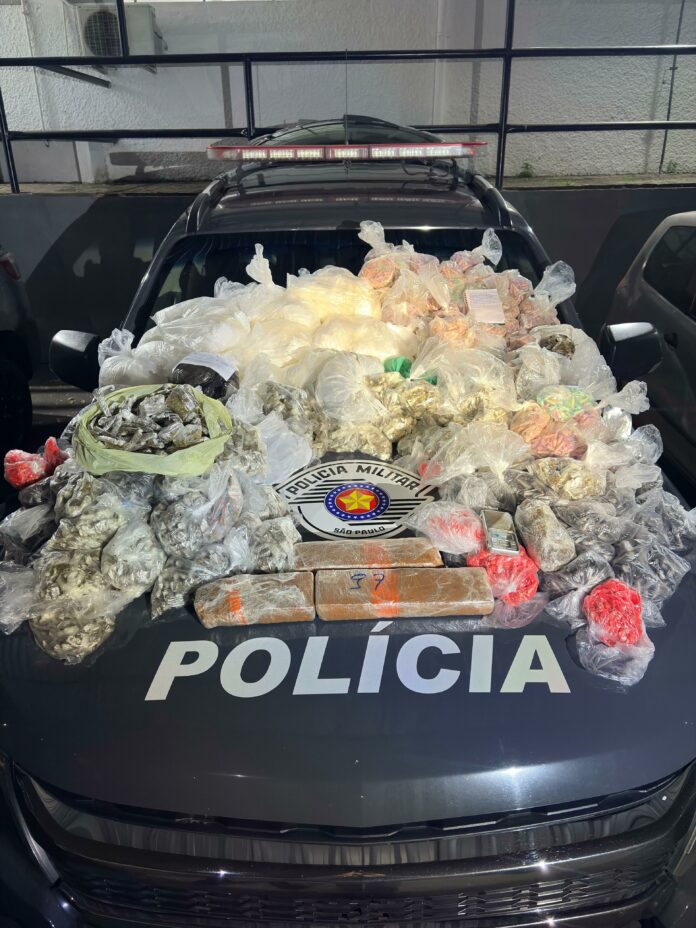 Mais de 36 kg de drogas são apreendidos e dupla é presa por integrar facção criminosa em São José