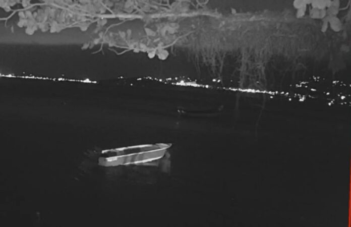 VÍDEO: Polícia investiga furto de motor de lancha em São Sebastião