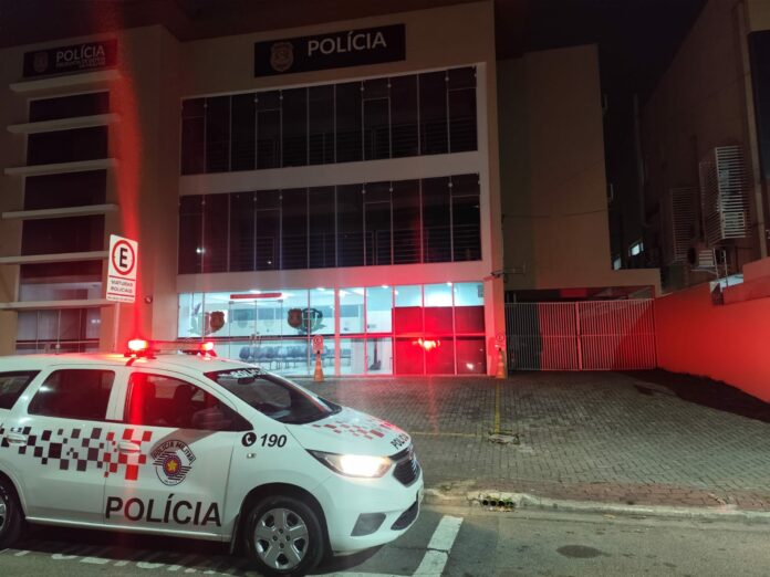 Homem é preso por agredir ex-companheira e descumprir medida protetiva em São José