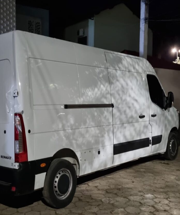 Carga de R$ 41 mil de empresa de entregas é roubada em Caraguatatuba Carga de R$ 41 mil de empresa de entregas é roubada em Caraguatatuba