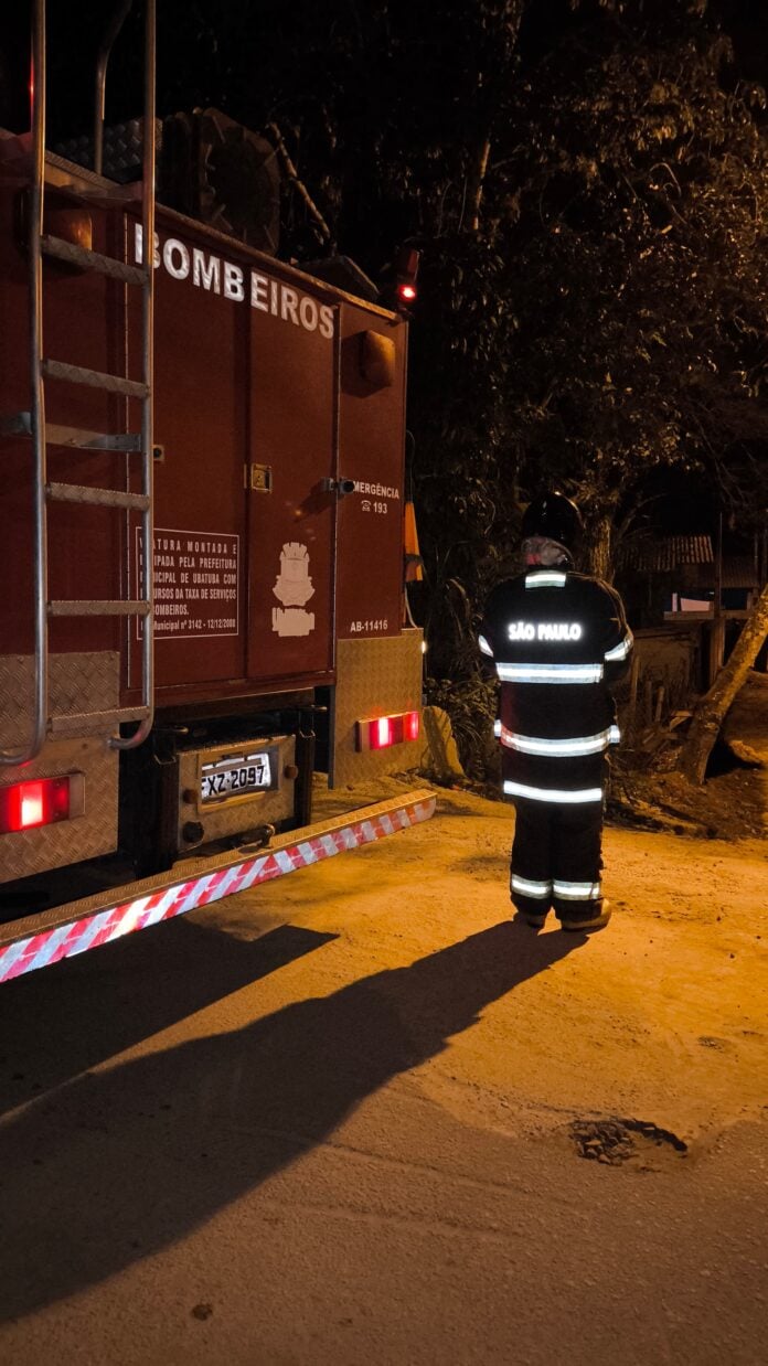 Incêndio atinge casa e deixa homem ferido em Ubatuba Incêndio atinge casa e deixa homem ferido em Ubatuba