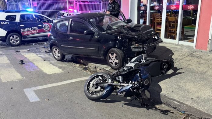 Perseguição termina em acidente grave entre moto e carro em Indaiatuba Perseguição termina em acidente grave entre moto e carro em Indaiatuba