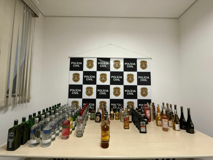 Três pessoas são presas por vender bebidas alcoólicas falsificadas na região de Jundiaí Três pessoas são presas por vender bebidas alcoólicas falsificadas na região de Jundiaí