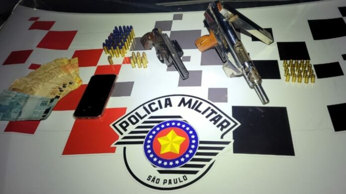 Casal é preso com submetralhadora, revólver e droga na zona rural de Igaratá