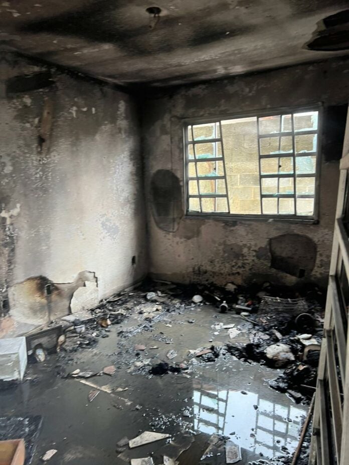 Discussão por miojo termina com casa incendiada e homem preso em São José Discussão por miojo termina com casa incendiada e homem preso em São José