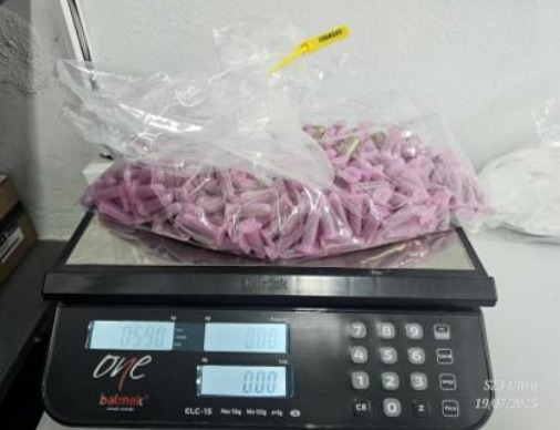 Três homens são presos por tráfico de drogas em São José