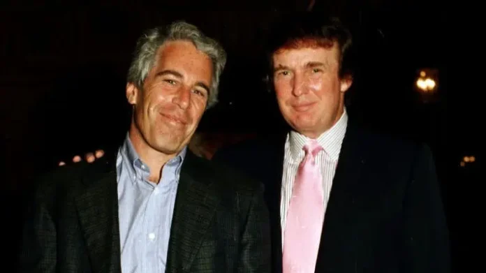 em 1997, os muito amigos Jeffrey Epstein e Donald Trump | Getty Images