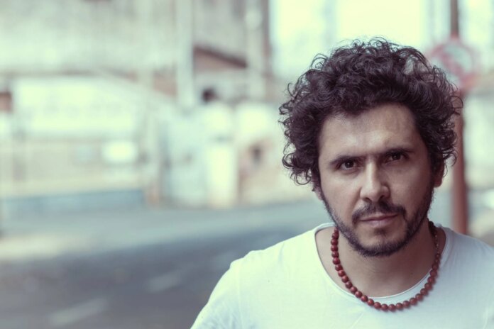 Gustavo Ortiz lança “Desafogo”, trabalho que reúne composições feitas ao longo de 16 anos