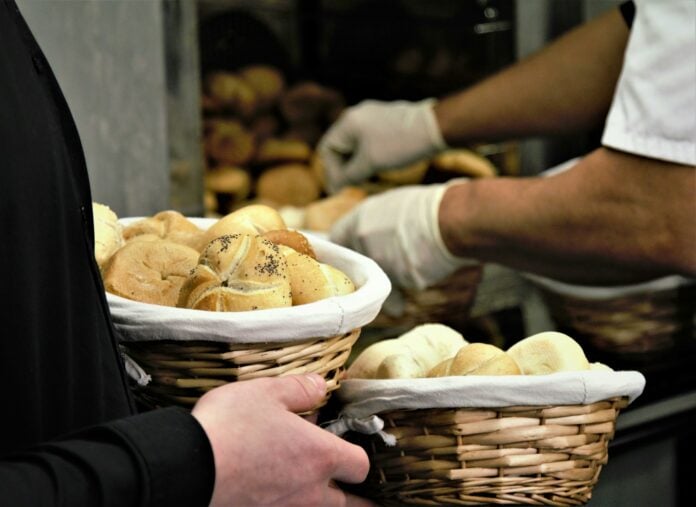 Hoje é Dia do Padeiro! Fomos até a padaria ver como nasce o pão nosso de cada dia 🍞 Hoje é Dia do Padeiro! Fomos até a padaria ver como nasce o pão nosso de cada dia 🍞