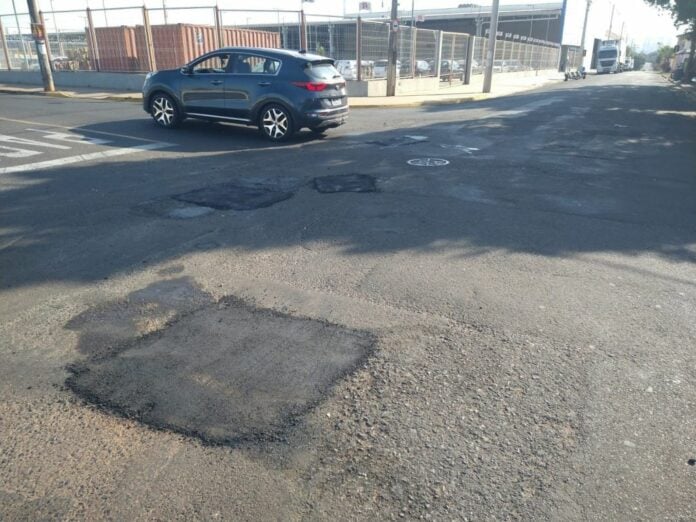 prefeitura-tapa-mil-buracos-em-uma-semana-e-utiliza-70-toneladas-de-massa-asfaltica (1) Divulgação
