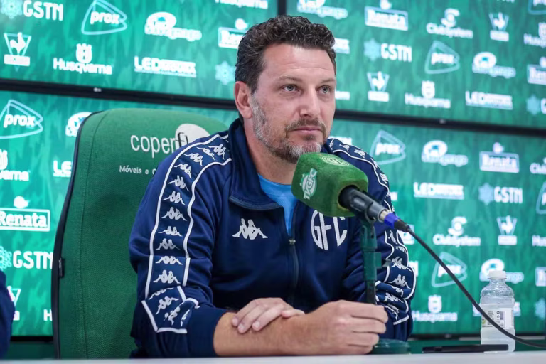 Elano faz desabafo e cobra contrução de novo centro de treinamento para o Guarani