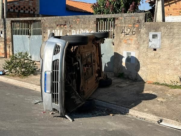 Dois veículos se envolvem em acidente em Hortolândia