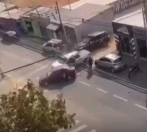 Fuga com carro roubado termina em acidente e deixa mulheres e crianças feridas em Campinas