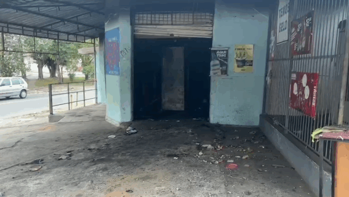 Adega é incendiada por vingança após homem ser morto por dívida de aluguel Adega é incendiada por vingança após homem ser morto por dívida de aluguel