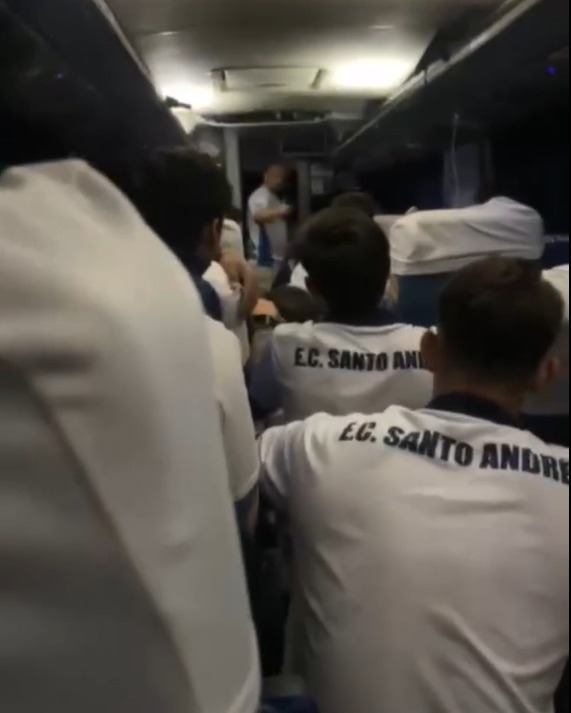 Ônibus da delegação do Santo André é atacado após partida em São José